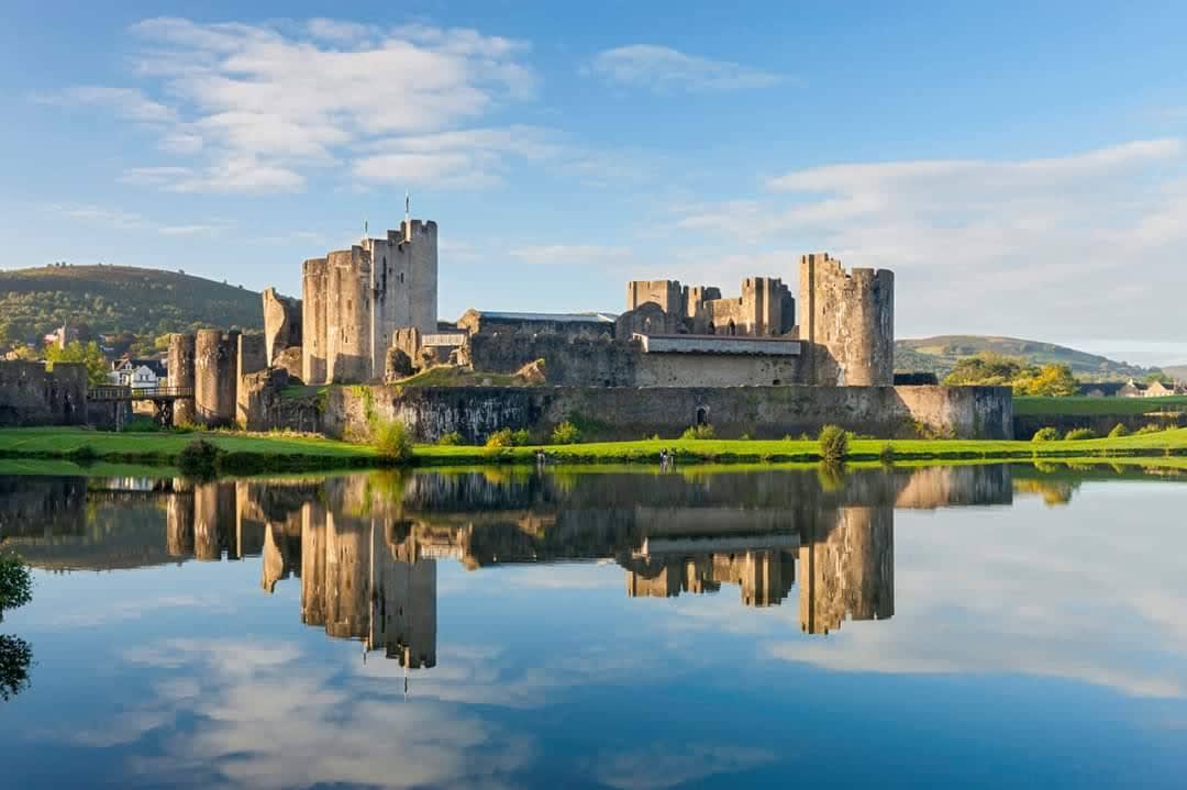 If you’re planning on visiting one of our spectacular sites this afternoon, don’t forget that we’re offering all of our members 20% off in Cadw gift shops 🛍 (excludes online sales). Offer ends today.