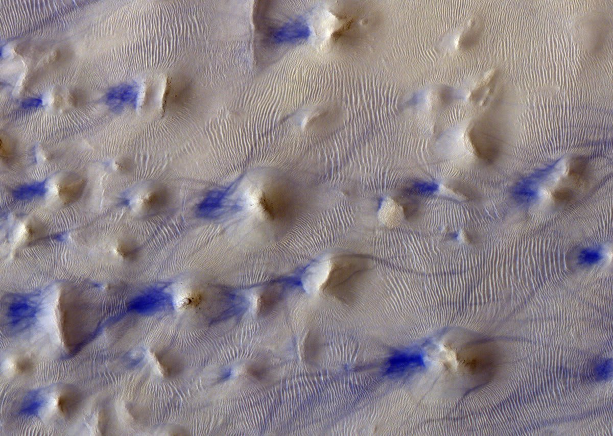 📷 This image of mounds, wind-sculpted ripples and dustdevil tracks near Hooke Crater on Mars was taken by ESA/Roscosmos ExoMars @ESA_TGO on 1 February 2021 👉