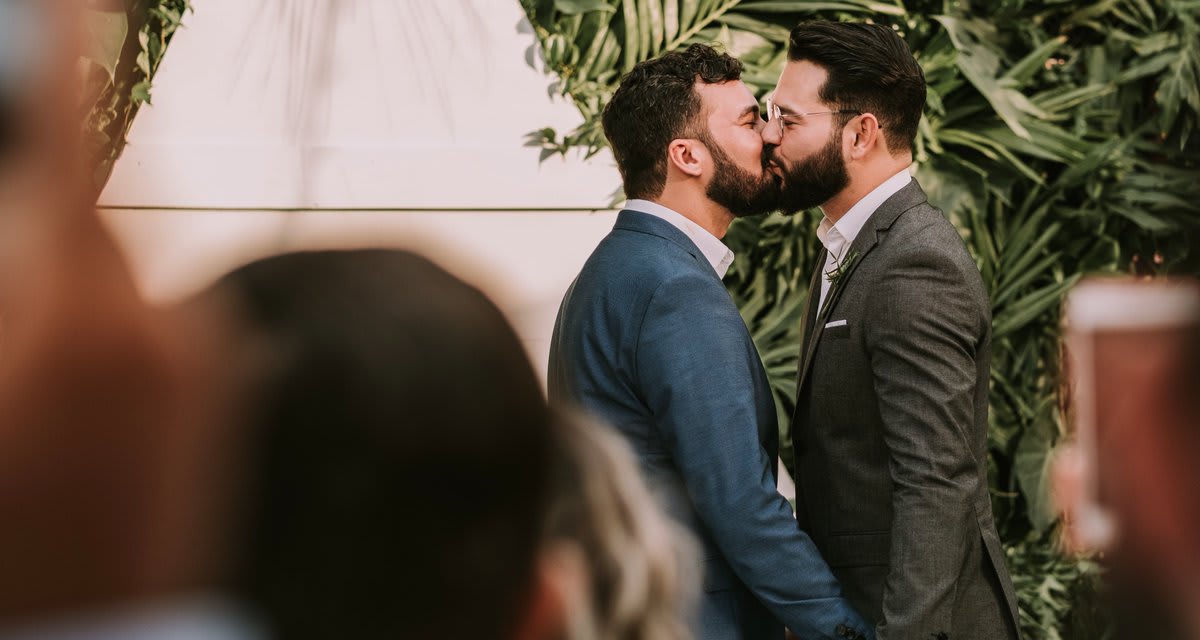 Chile's first gay marriages take place after law change. "This act will be felt across Chile". Read now ➡️
