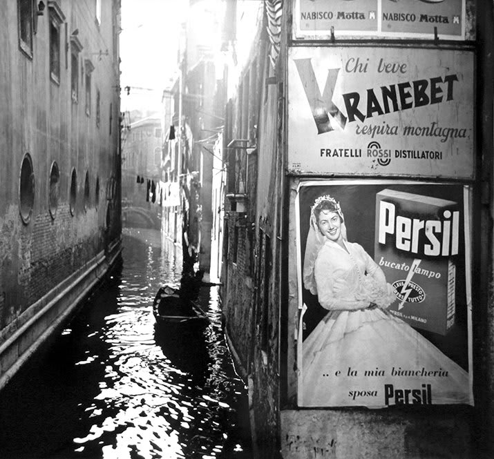 Nino Migliori is a self-taught photographer who brilliantly documented Italy after the second world war. An exhibition of his work opens on June 6th #keithdelellisgallery. https://t.co/pfyL70jwgh 📷Nino Migliori, Venezia, 1958, courtesy Keith de Lellis Gallery
