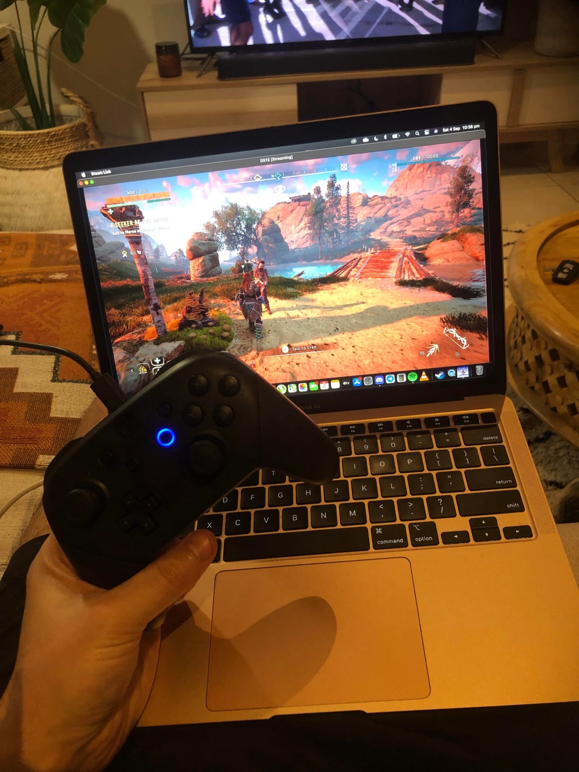 Playing a PlayStation game (HZD) on an Apple MacBook with a Nintendo Controller thanks to Steamlink!