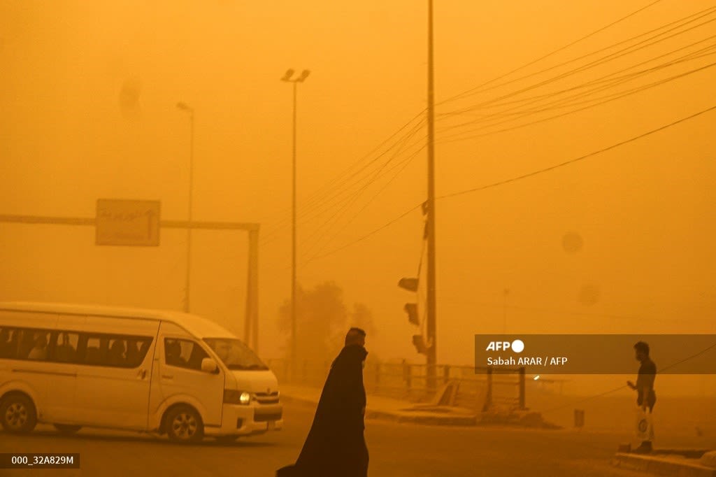 Dust storm hits Iraq's Baghdad.