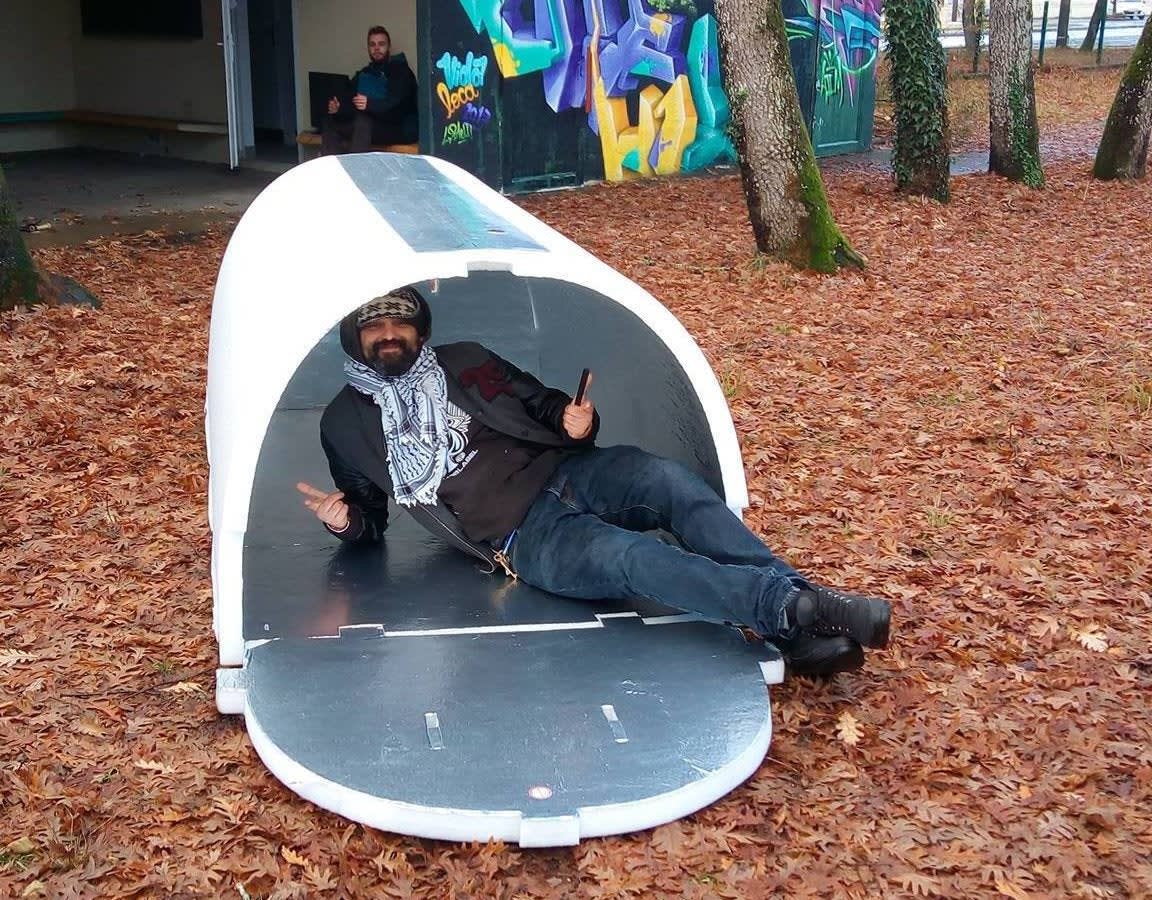 PsBattle: A homeless shelter that retains heat during winter