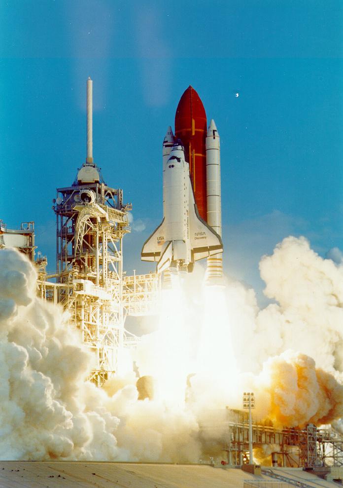 OTD 6 October 1990, the joint ESA/#NASA Ulysses spacecraft was launched by Shuttle Discovery from @NASAKennedy. Ulysses was the first mission to study the environment above and below the poles of the Sun @esascience @NASAhistory