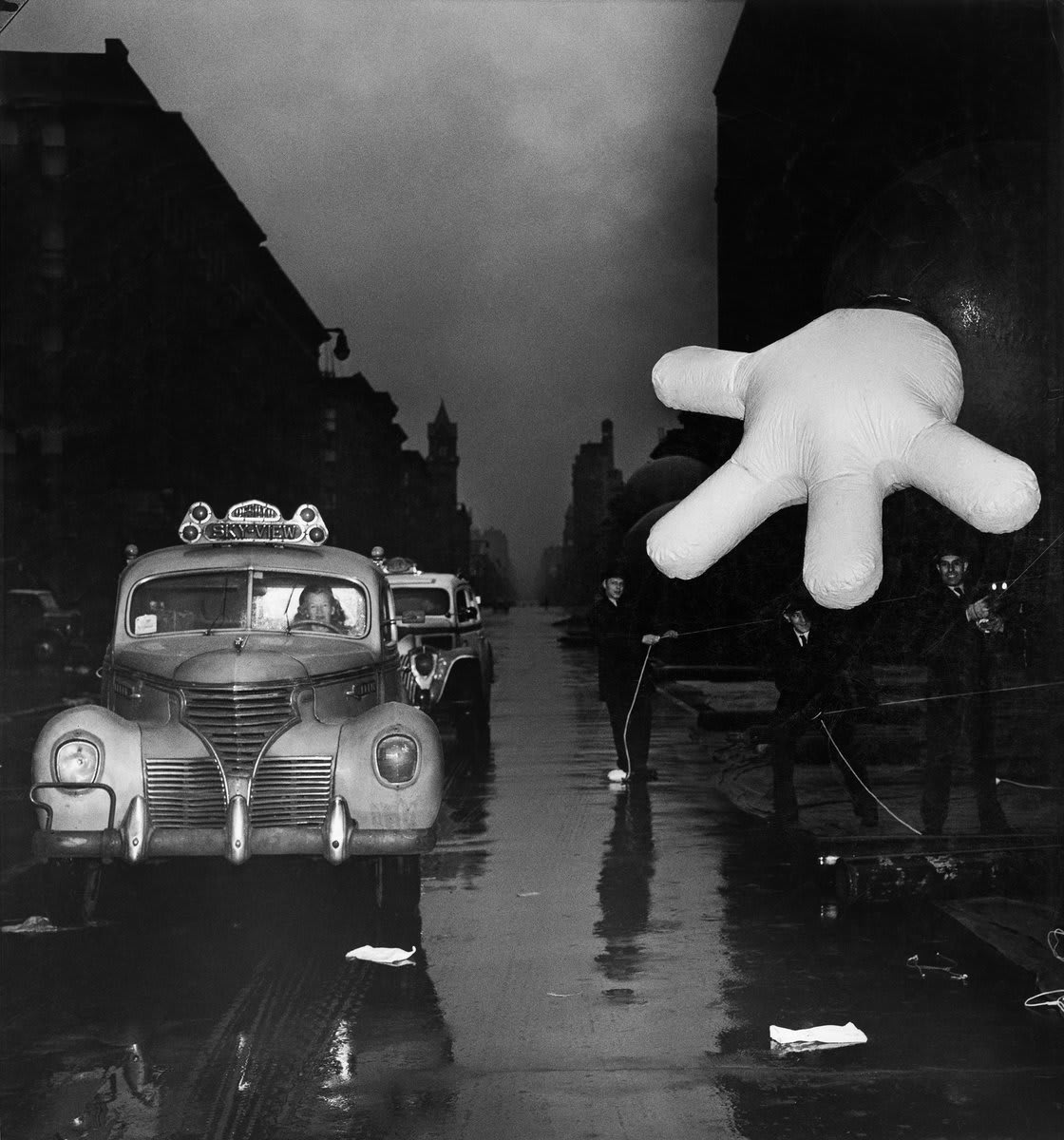 It's the final few days of the Weegee: New York sale! 38 exclusive prints by the street photographer with a penchant for murders and misfits are available until this Friday March 6: https://t.co/t0409wVXjI © Weegee Archive/@ICPhotog
