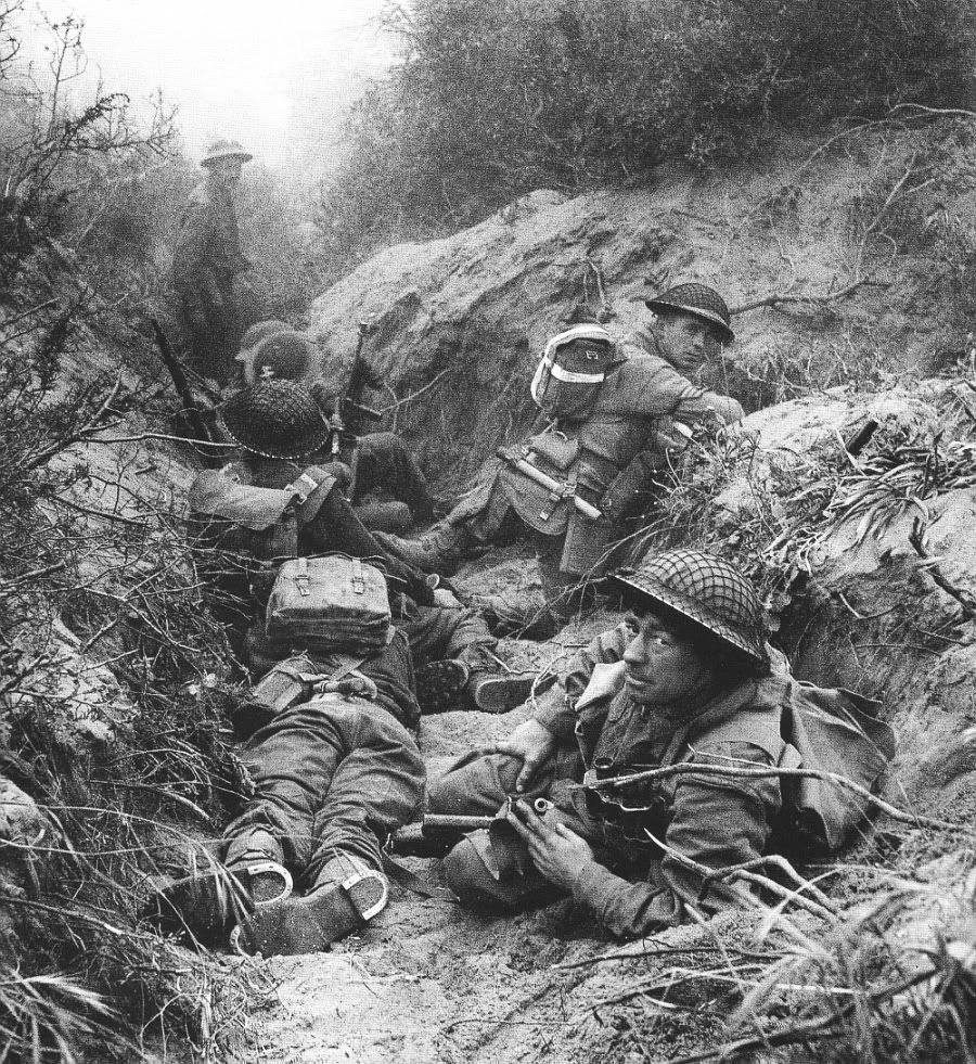 Italian Campaign. Battle of Anzio. 22 January – 5 June 1944. British soldiers take cover in a trench.
