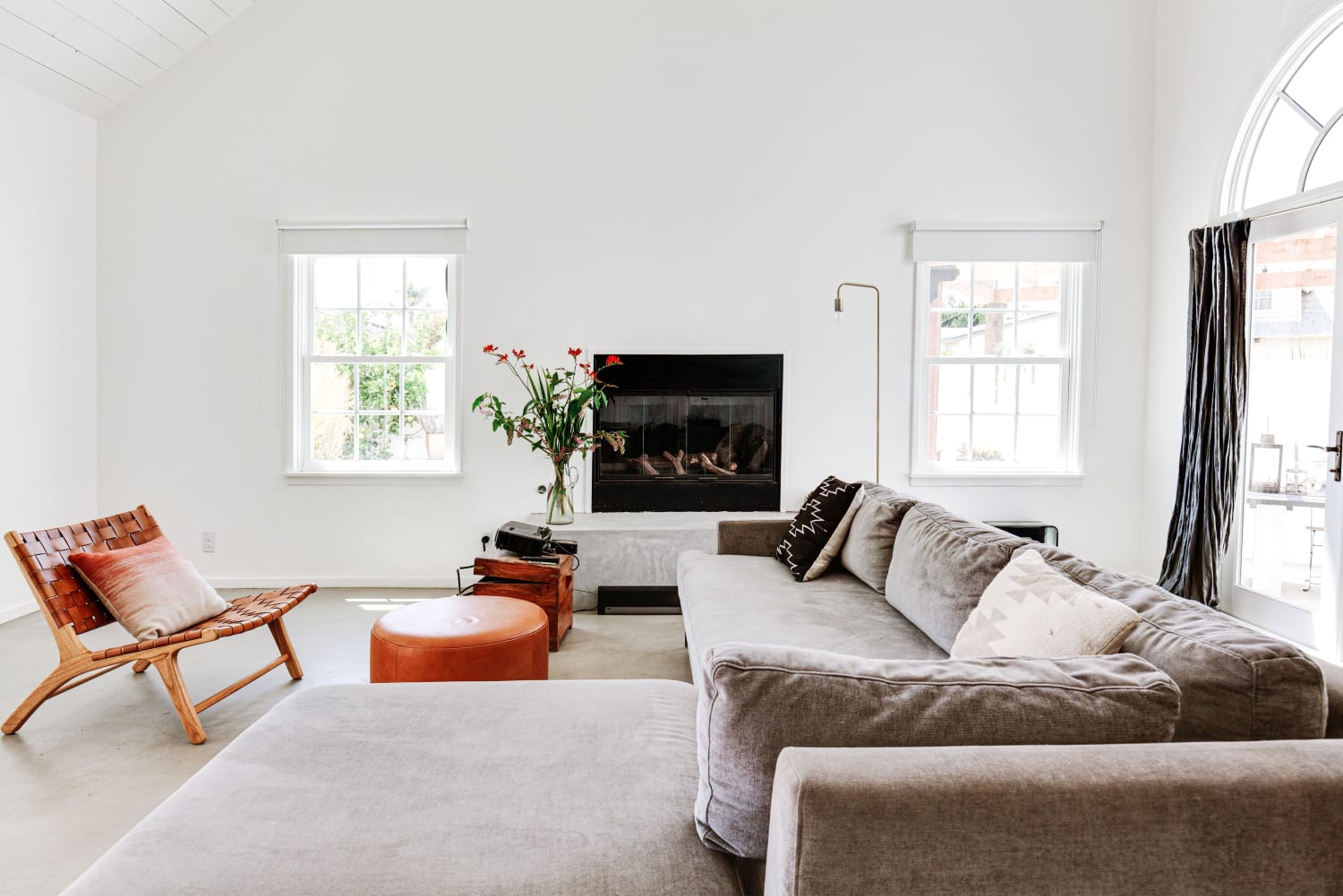 Clean California living room, Venice, Los Angeles by @engelaurenphoto