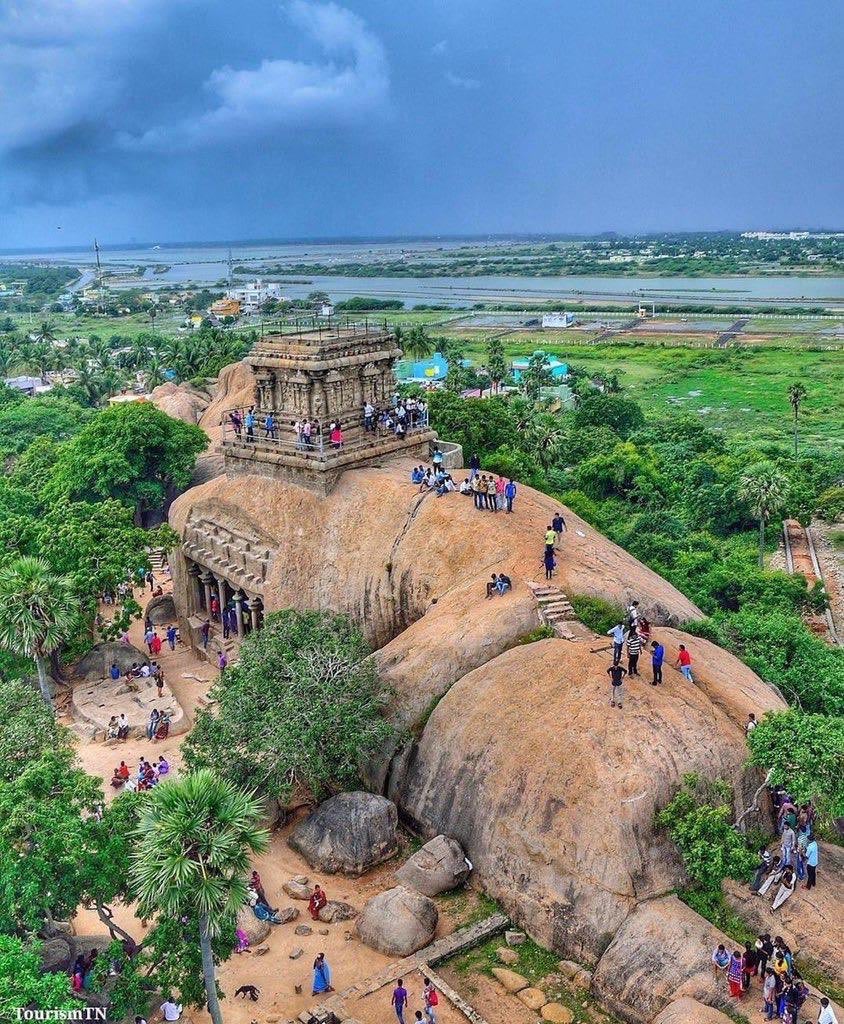 The Oldest Lighthouse in Asia! An incredibly mysterious building on top of a huge granite rock, known as Olakkannesvara Temple. Built by king Mahendravarman I in 630 CE. The Shiva temple functioned as lighthouse to emit light & serve as navigational aid for ships in the sea.