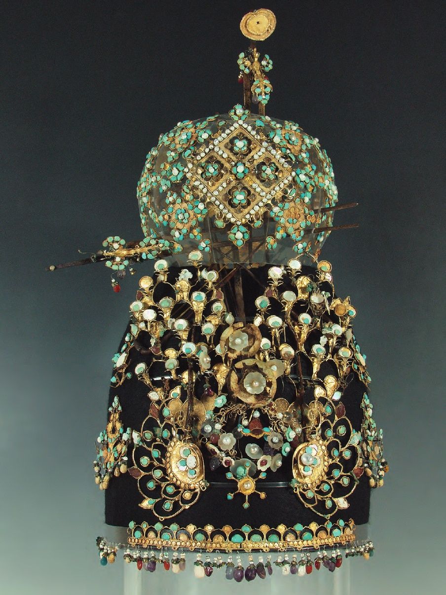 Tang dynasty Phoenix Headdress. made of gold, enamel, sapphire, and garnet. 6th century Tang dynasty