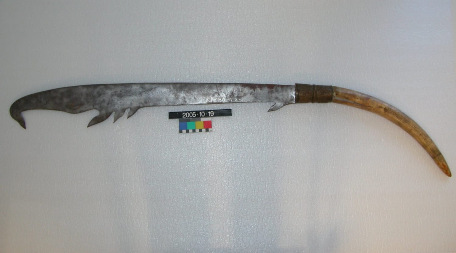 Thai / Burmese weapon of 18th-19th century. Comprised of a wide steel blade with 'flame points' and two-handed horn grip. Held in the Penn Museum.