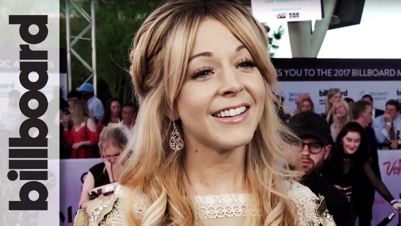 Lindsey Stirling on Her Win for Best Electronic/Dance Album | Billboard Music Awards 2017