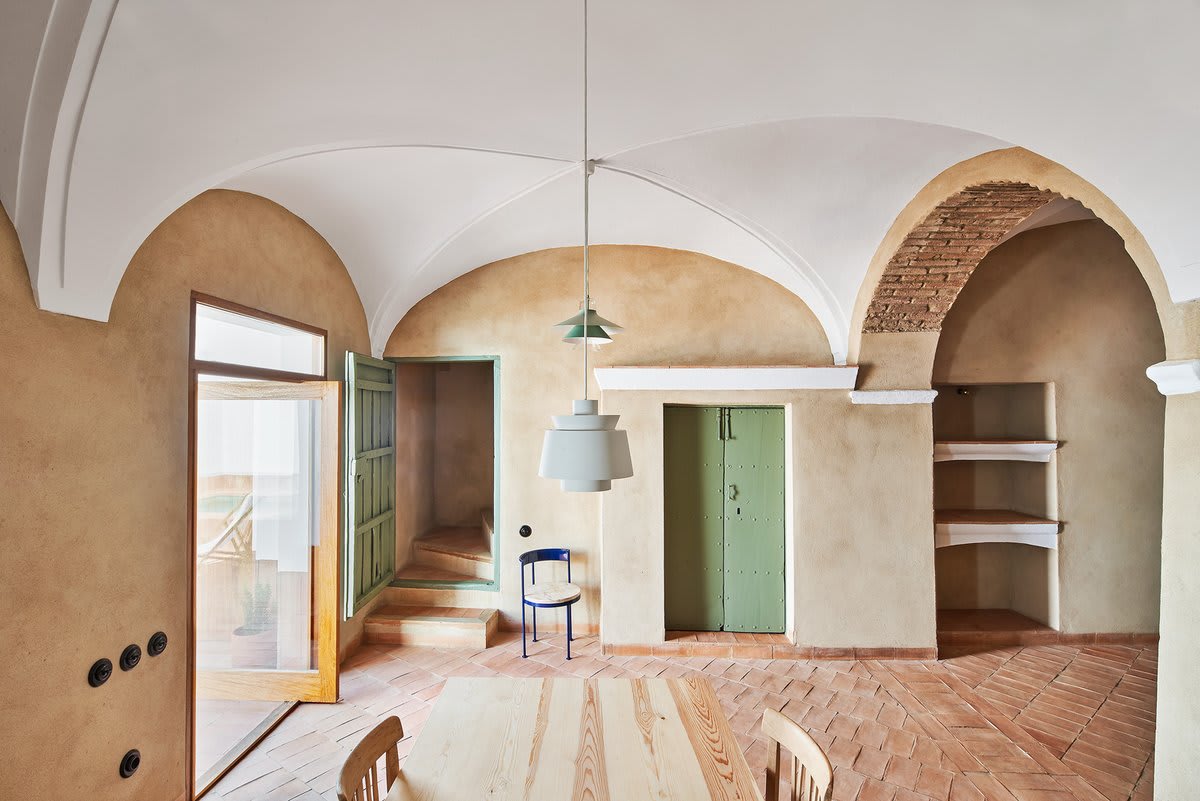 Heritage and Refurbishment: 16 Interior Renovation Projects of Houses in Spain