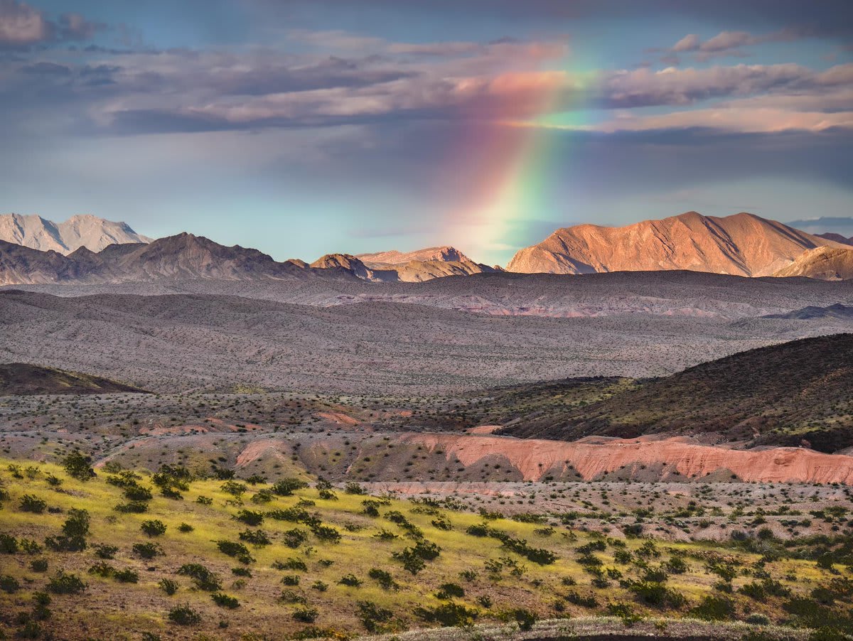 The spectacular scenery surrounding @lakemeadnps in Nevada is perfect for photography, whether in the morning when the warm light of the sun is just peaking over the mountains, or at dusk when the shadows and contrasts are most pronounced. A lucky few might even catch a rainbow.
