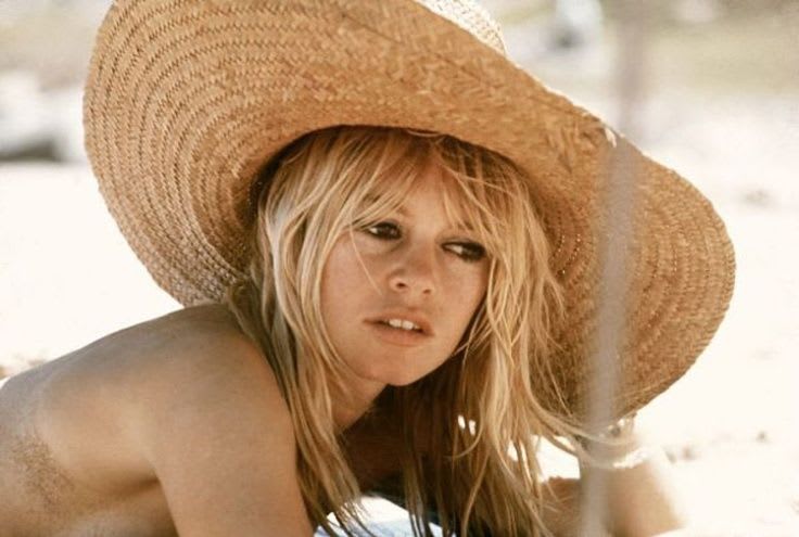 Brigitte Bardot beach | Brigitte bardot, Bridget bardot, Brigitte bardot jeune