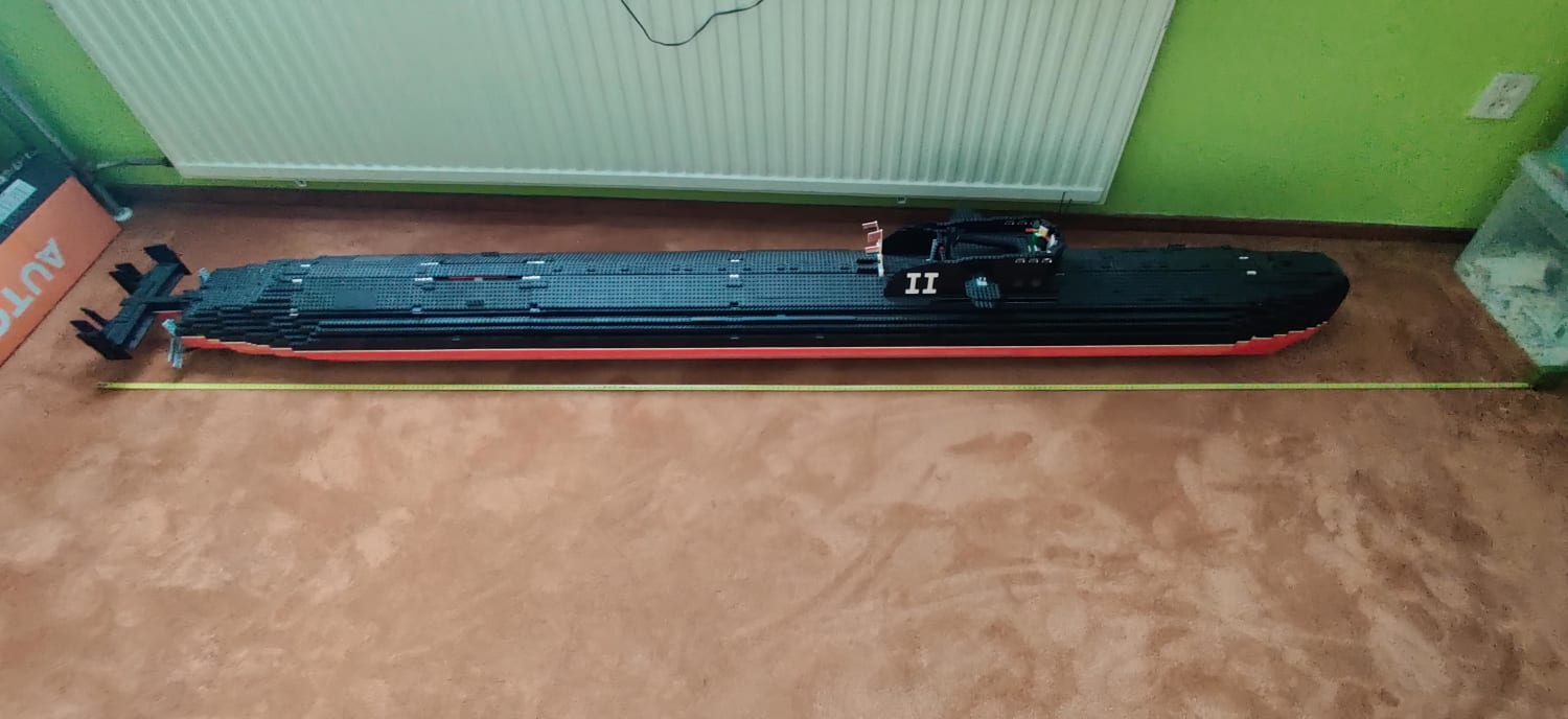 Nuclear missile submarine, 2.5m long, minifig scale (with interior)