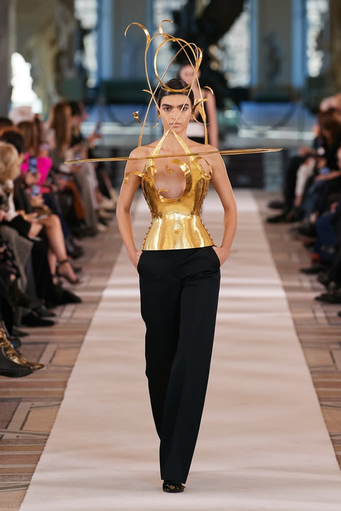 Schiaparelli Spring/Summer 2022 Haute Couture by
