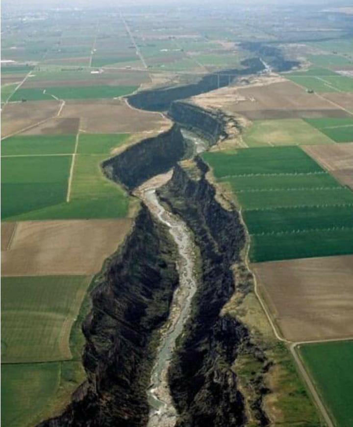 Snake River & Canyon near Twin Falls Idaho. Forming the boundary between Twin Falls County & Jerome County. Running for 50 miles or 80km.