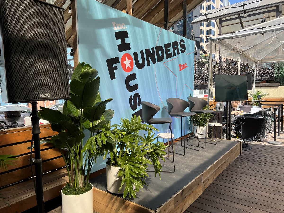 We’re just about ready to start Day 2 at #IncFoundersHouse! Full schedule here: