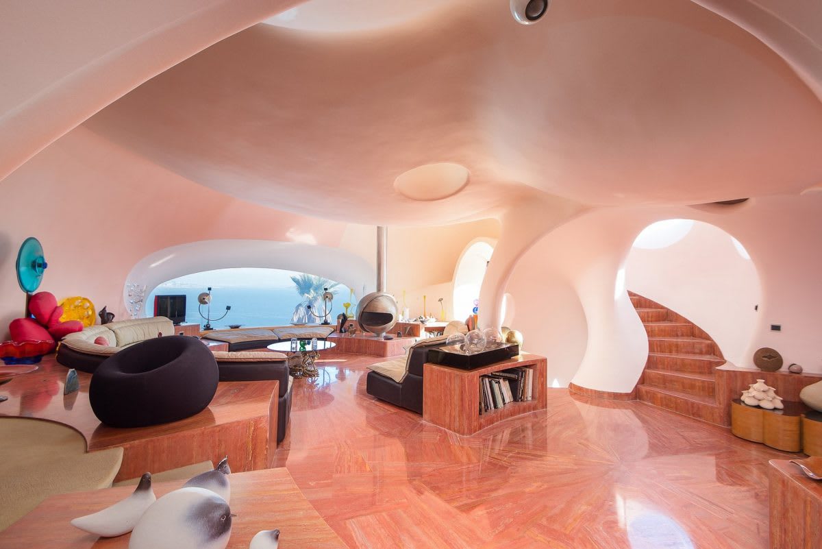 Room inside Pierre Cardin’s futuristic home - Palais Bulles