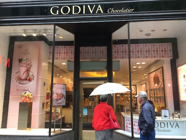 Last-minute gift-givers beware: Godiva is shutting down or selling all 128 of its brick-and-mortar locations in the U.S. and Canada