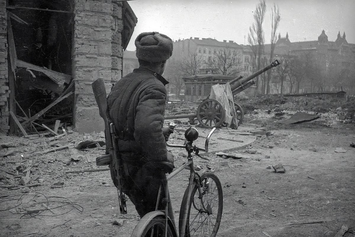 Red Army soldier in Budapest. Photo by Evgeny Khaldey, Hungary, 1945