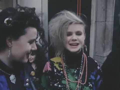 Dublin Goth New Wave Movement, 1989 - A look at the youth culture, fashion and trends in Goths, Cure-Heads, Psychobilly, and teenagers who prefer not to be labeled about their clothes and music (1989)