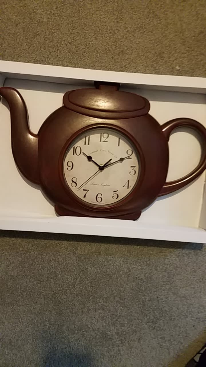 Found this cute teapot clock, thought you all would enjoy